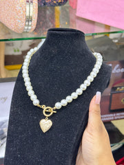 Chain necklace pearl with love symbol