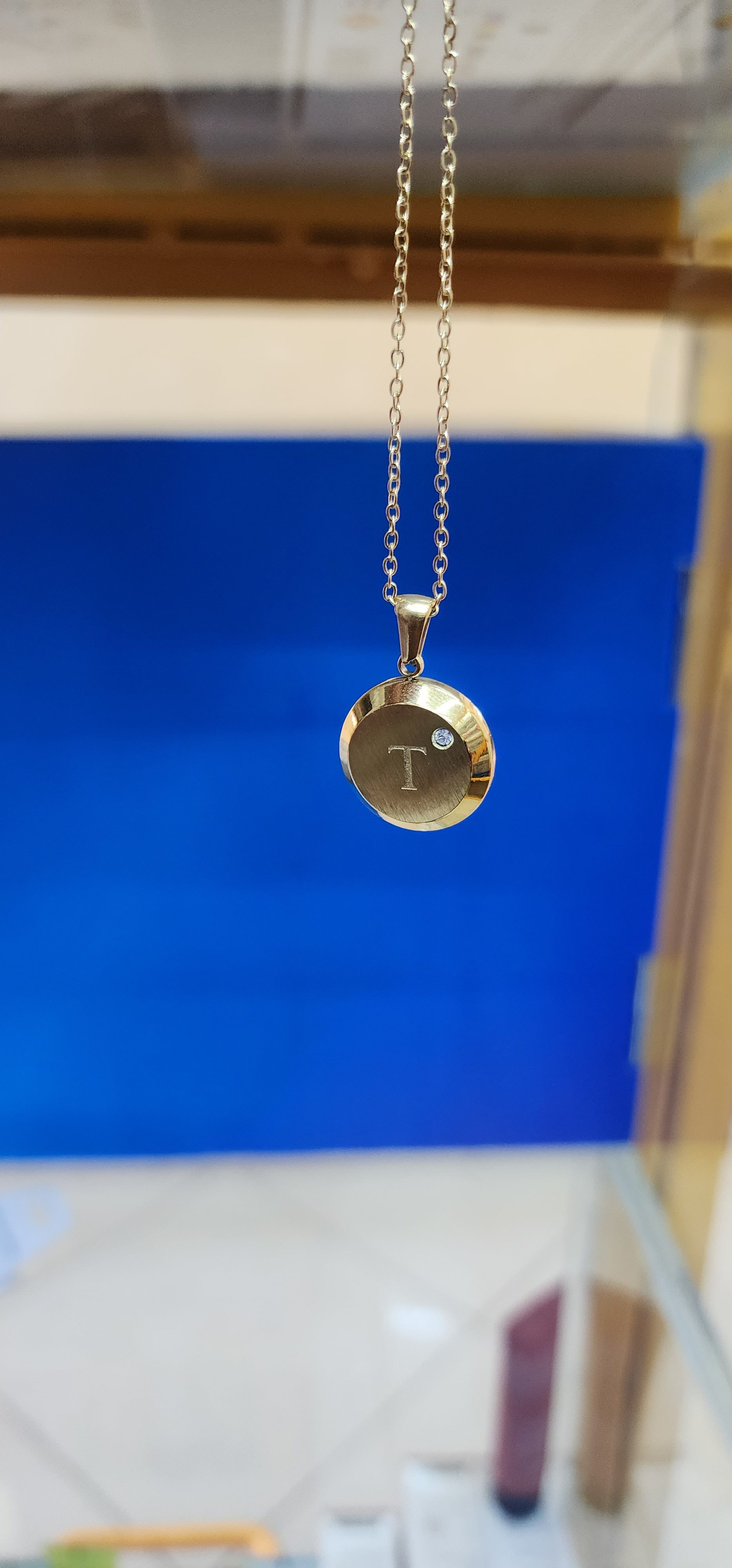 Golden radiance pendant necklaces