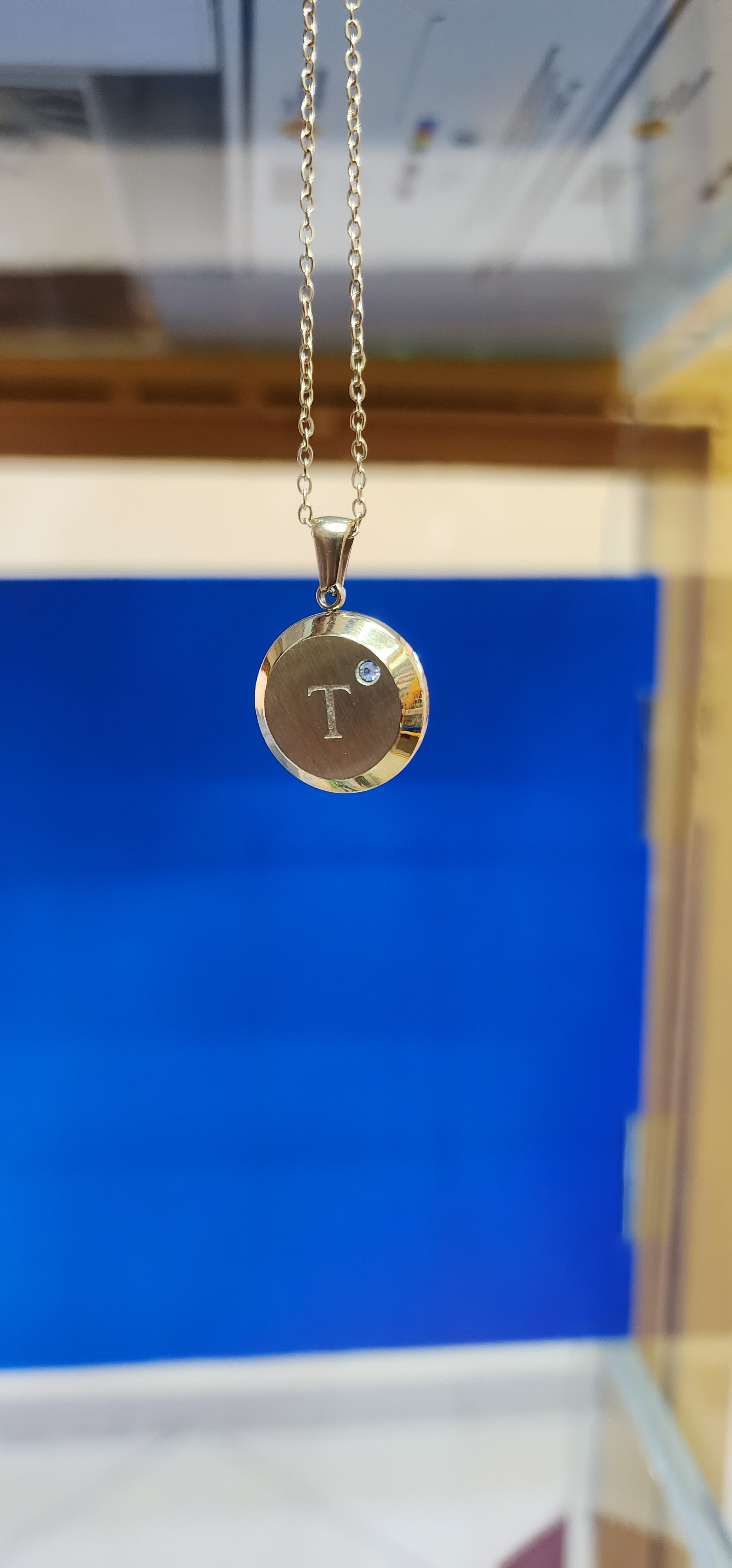 Golden radiance pendant necklaces