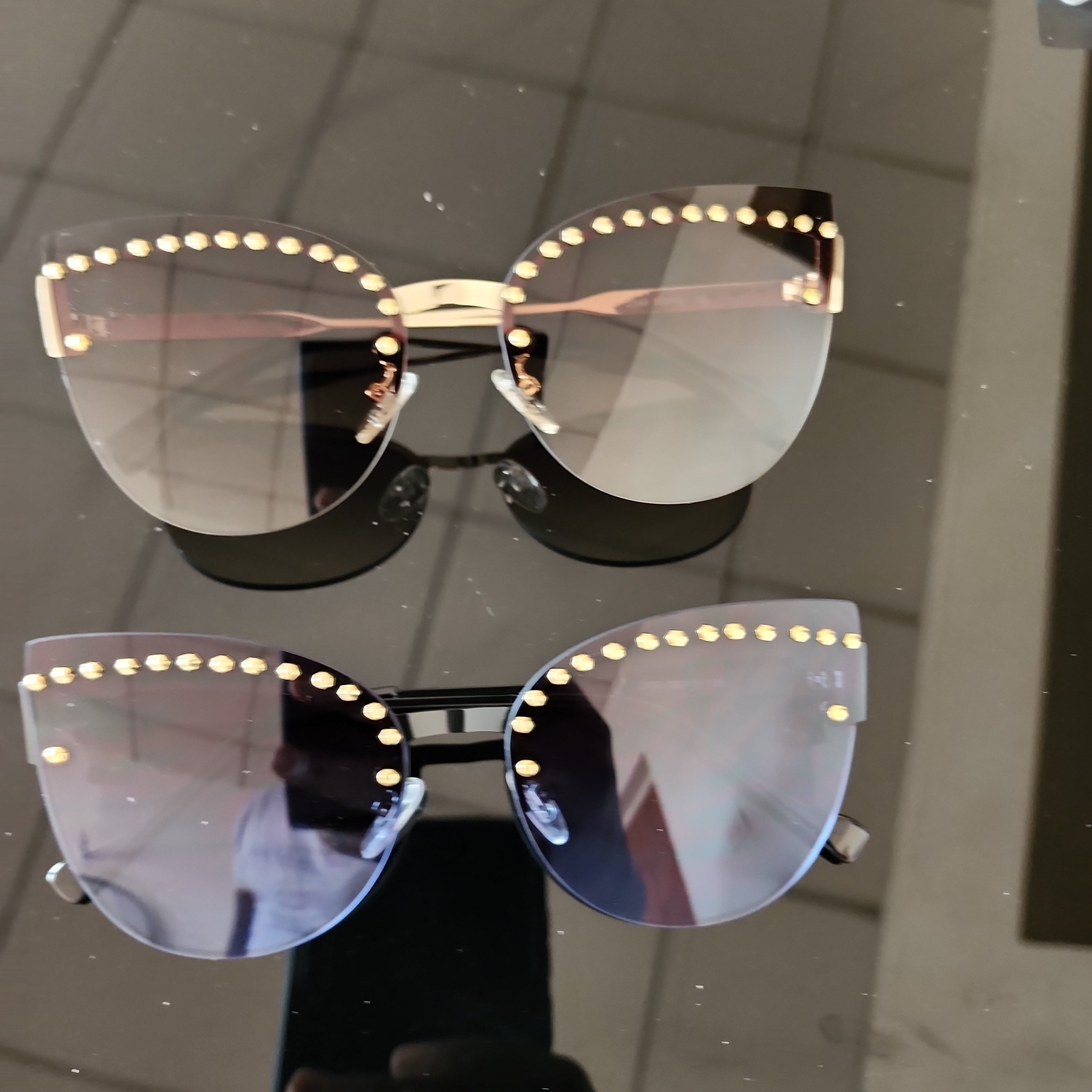 Sunglasses with studs 77563