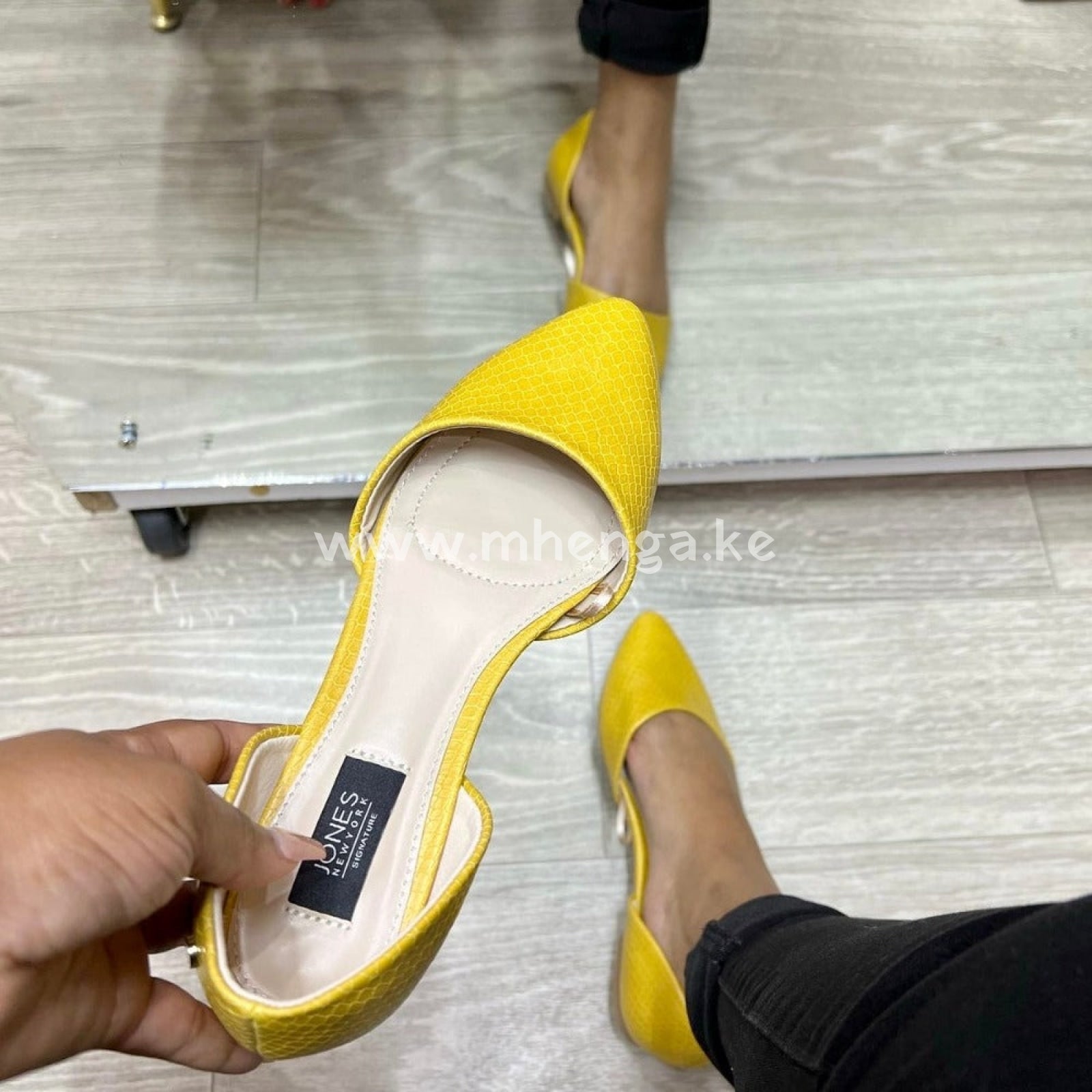 Jones New York Signature Ladies Shoes Women Flat Shoe Open Flats Mustard / 5.5M/36